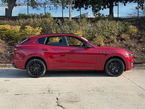 Used 2020 Maserati Levante S GranSport image 2