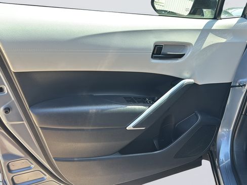 Used 2024 Toyota Corolla Cross LE FWD image 18