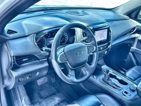Used 2023 Chevrolet Traverse RS FWD image 13