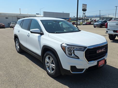Used 2023 GMC Terrain SLE image 2