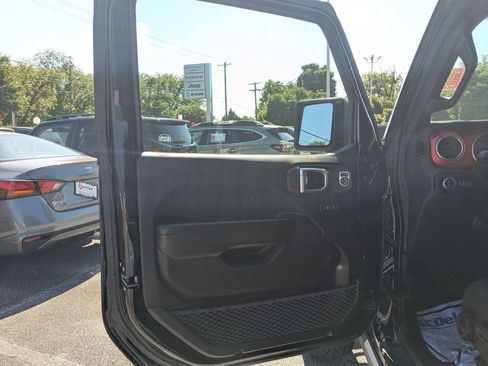 Used 2021 Jeep Gladiator Rubicon w/ Cold Weather Group AWD/4WD image 11