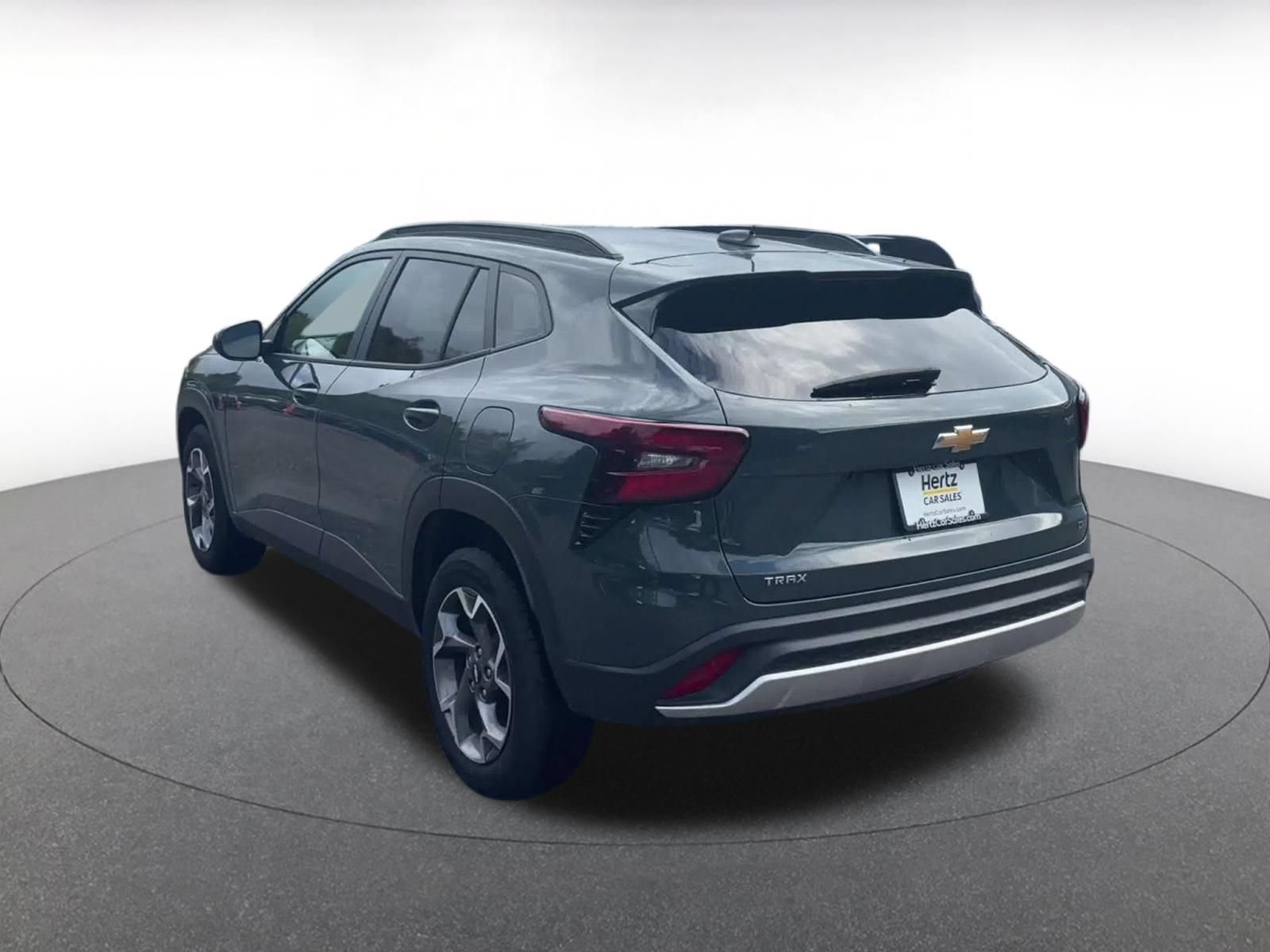 Used 2025 Chevrolet Trax LT FWD image 9