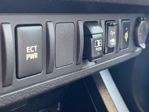 Used 2019 Toyota Tacoma TRD Sport AWD/4WD image 29