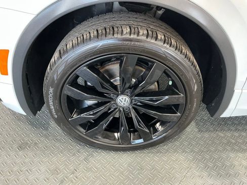 Used 2021 Volkswagen Tiguan SE R-Line image 38