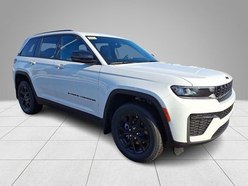 New 2026 Jeep Grand Cherokee Altitude AWD/4WD image 3