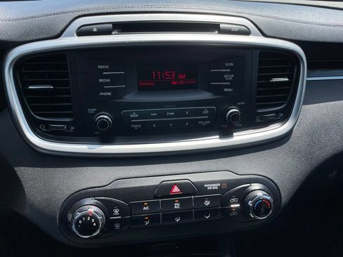 Used 2017 Kia Sorento L FWD image 17