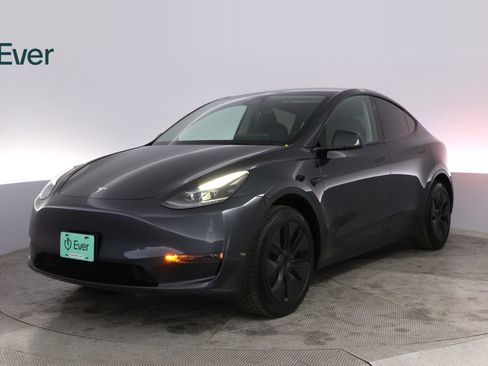 Used 2025 Tesla Model Y Long Range RWD image 2