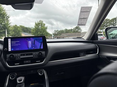 Used 2025 Toyota Grand Highlander FWD image 11