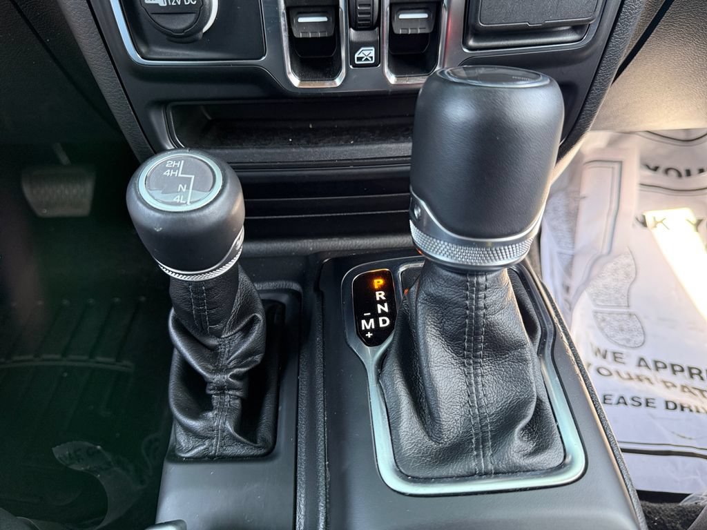 Used 2022 Jeep Wrangler Unlimited Sahara AWD/4WD image 30