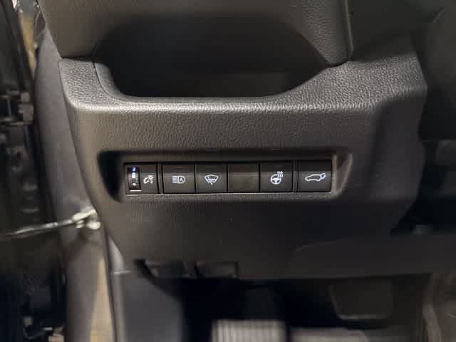 Used 2021 Toyota RAV4 XLE Premium AWD/4WD image 31