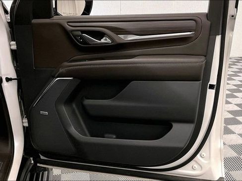 Used 2022 GMC Yukon XL Denali w/ Denali Premium Package image 22