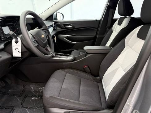 New 2026 Chevrolet Trax LS w/ LS Convenience Package FWD image 11