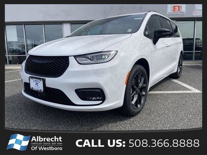 New 2026 Chrysler Pacifica Select w/ S Appearance Package