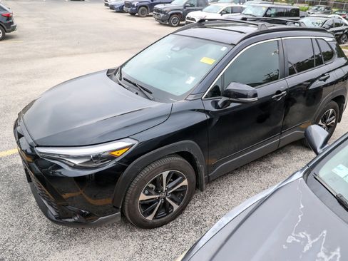 Used 2025 Toyota Corolla Cross AWD Hybrid w/ Convenience Package image 3