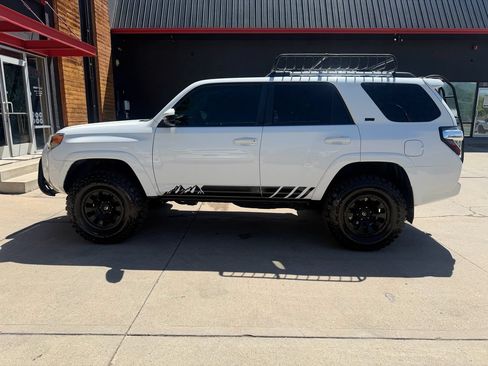 Used 2016 Toyota 4Runner SR5 AWD/4WD image 15