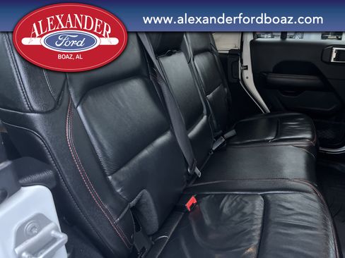 Used 2018 Jeep Wrangler Unlimited Rubicon w/ Cold Weather Group image 19