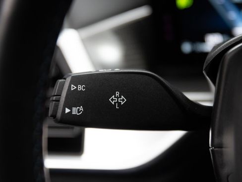 Used 2024 BMW X7 M60i w/ Executive Package image 79