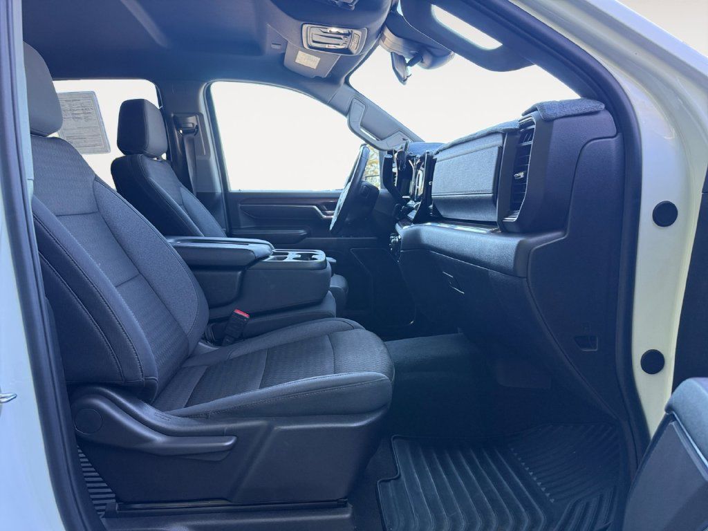 Used 2024 Chevrolet Silverado 2500 LT AWD/4WD image 15