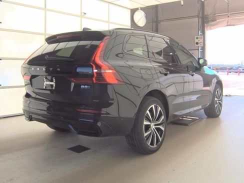 Used 2025 Volvo XC60 B5 Plus AWD/4WD image 4