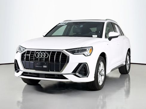 Certified 2025 Audi Q3 2.0T Premium w/ Convenience Package AWD/4WD image 3