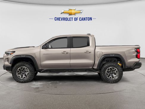 Used 2024 Chevrolet Colorado ZR2 w/ Technology Package AWD/4WD image 3