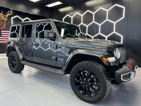 Used 2021 Jeep Wrangler Unlimited Sahara w/ Cold Weather Group image 8