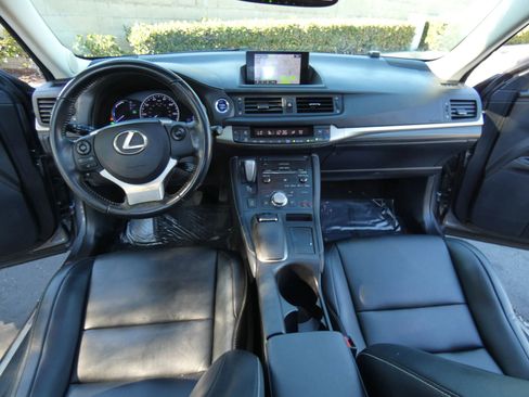 Used 2017 Lexus CT 200h image 22