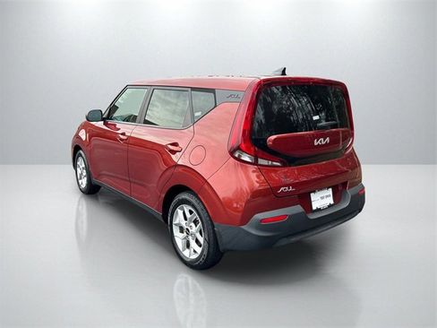 Certified 2022 Kia Soul LX w/ Technology Package image 5