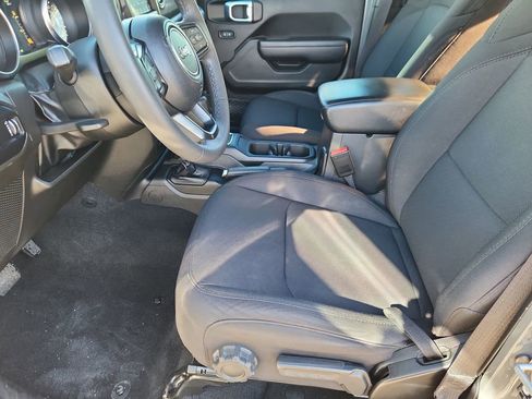 Used 2023 Jeep Gladiator Willys image 7