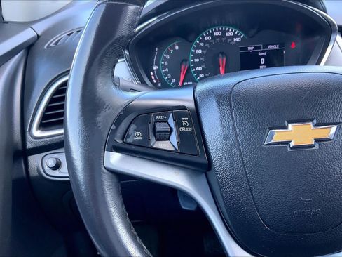 Used 2022 Chevrolet Trax LT w/ LT Convenience Package AWD/4WD image 23