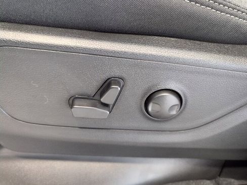 New 2026 RAM 1500 4x4 Crew Cab image 17