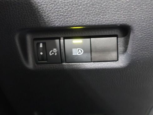 Used 2025 Toyota RAV4 XLE image 32