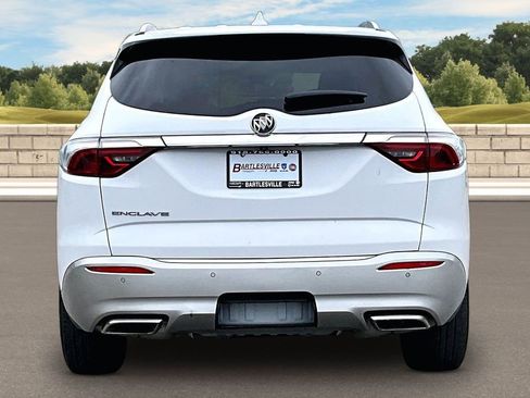 Used 2023 Buick Enclave Essence image 3