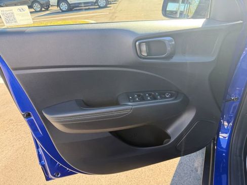 Used 2025 Hyundai Venue Limited image 3