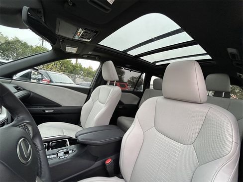 Used 2025 Lexus TX 350 AWD image 12