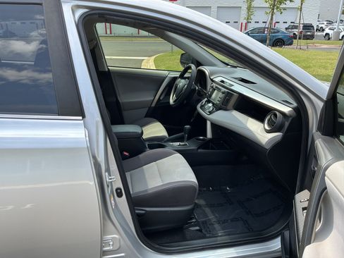 Used 2013 Toyota RAV4 XLE FWD image 32