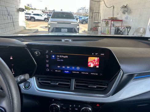 Used 2025 Chevrolet Trax LT image 18