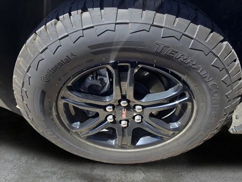 Used 2023 GMC Acadia AT4 w/ Preferred Package image 18