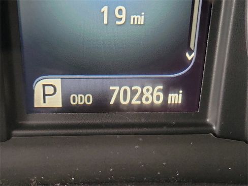 Used 2020 Toyota Sienna LE w/ Carpet Mat Package image 11