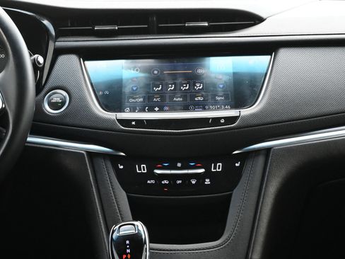 Certified 2025 Cadillac XT5 Luxury FWD image 13