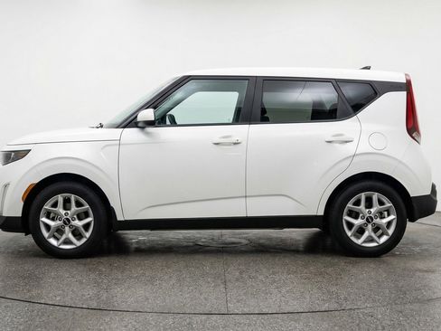 Used 2025 Kia Soul LX w/ LX Technology Package image 5
