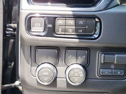 New 2026 GMC Yukon XL Denali w/ Denali Reserve Package RWD image 25
