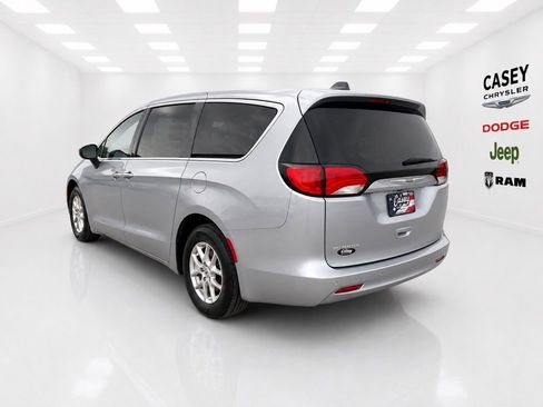 Used 2021 Chrysler Voyager LX w/ Cold Weather Group FWD image 6