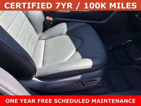 Used 2023 Toyota Highlander XLE AWD/4WD image 10