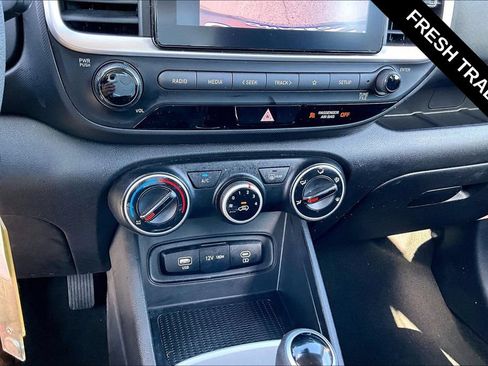 Used 2023 Hyundai Venue SE FWD image 16
