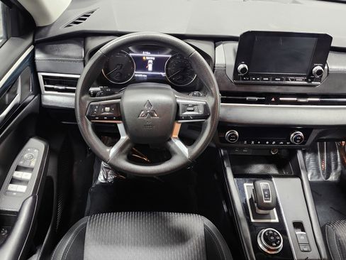 Used 2022 Mitsubishi Outlander ES image 23
