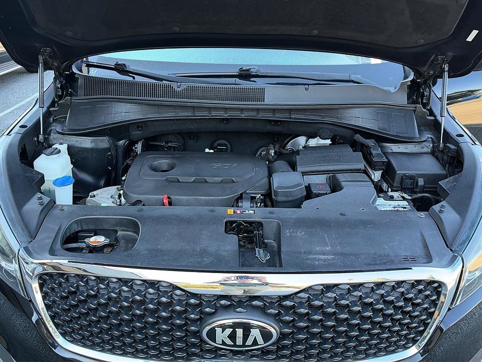 Used 2017 Kia Sorento AWD image 9