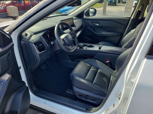 Certified 2025 Nissan Rogue SL FWD image 12