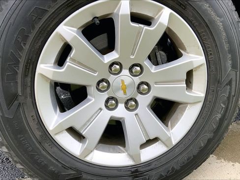Used 2020 Chevrolet Colorado LT w/ LT Convenience Package AWD/4WD image 3