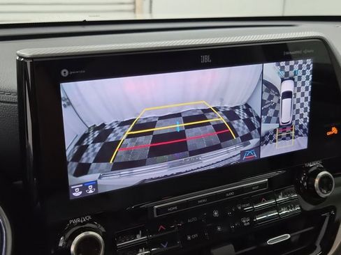 Used 2021 Toyota Highlander Platinum image 32